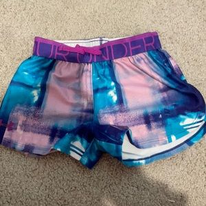 Girls under armour shorts! Only wore a couple of times!